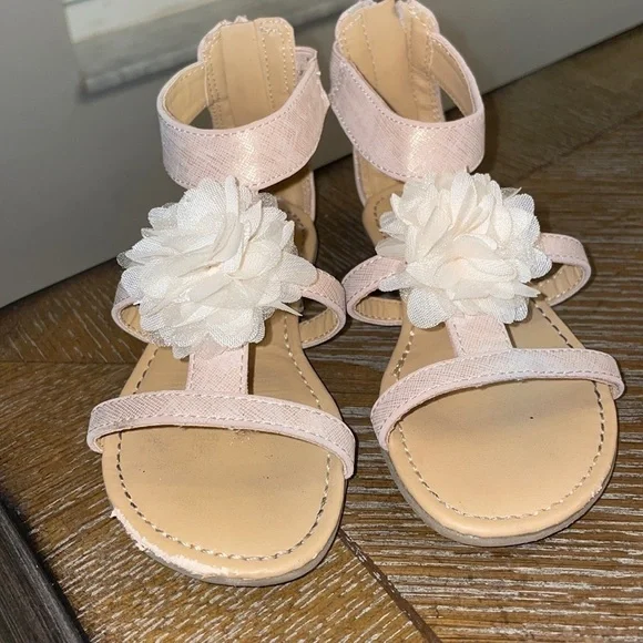 EUC Girls Sandals - Picture 1 of 7
